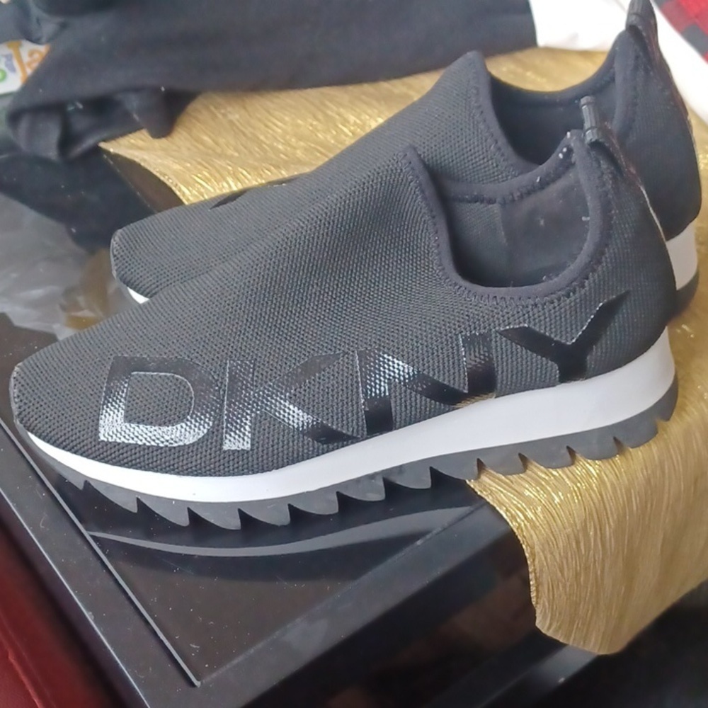 DKNY AZER Slip on Sneaker size 6 in Women